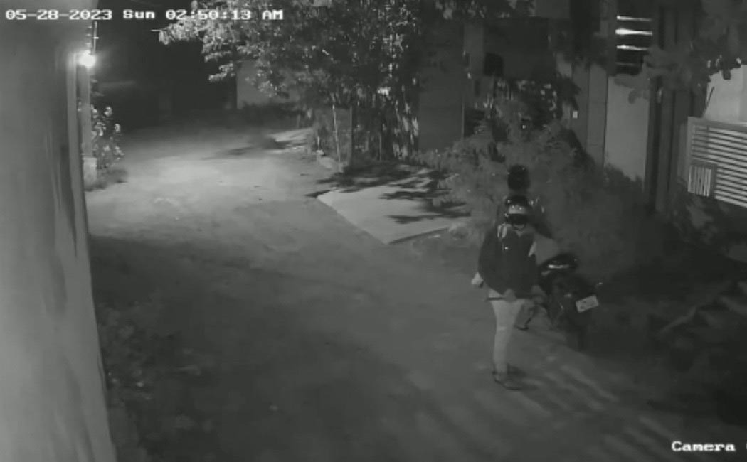 Gold jewellery robbery at teacher's house in Kanchipuram