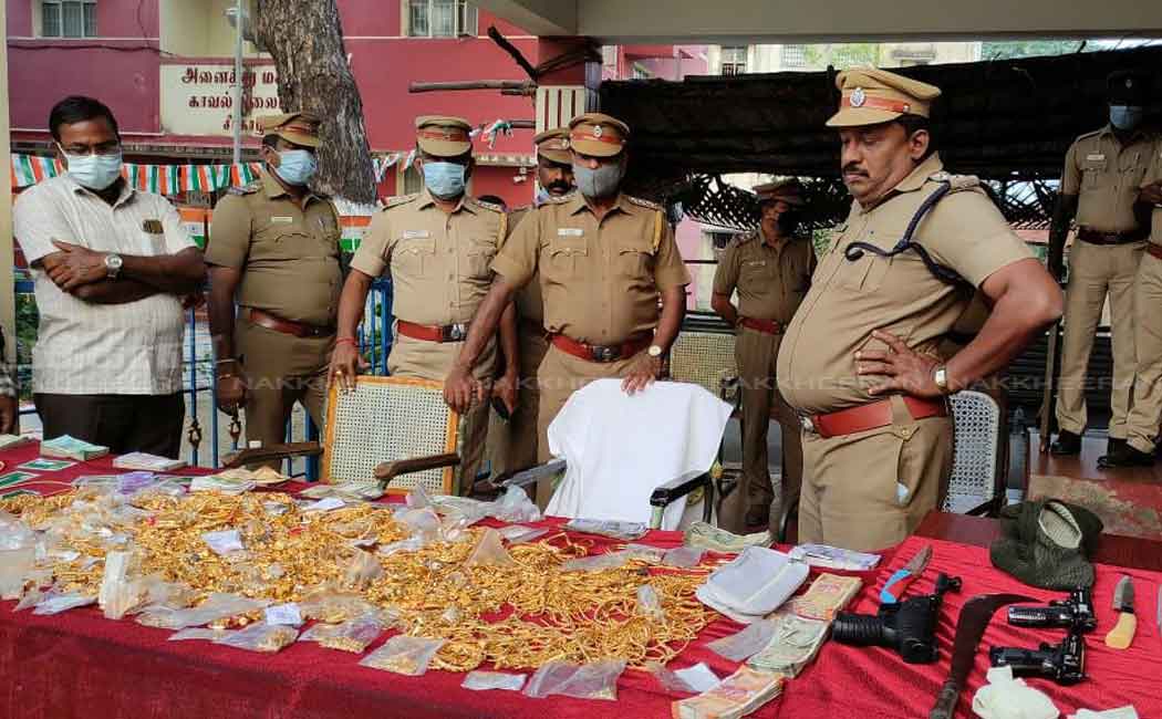 12.5 kg of looted jewelery found within four hours !!