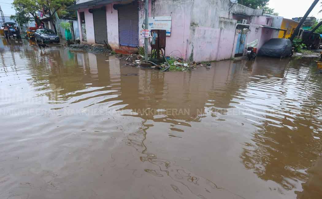 Civilians suffer due to early morning rains (Pictures)