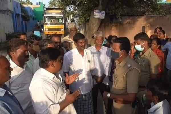 Villagers capture lorries and tractors ..!