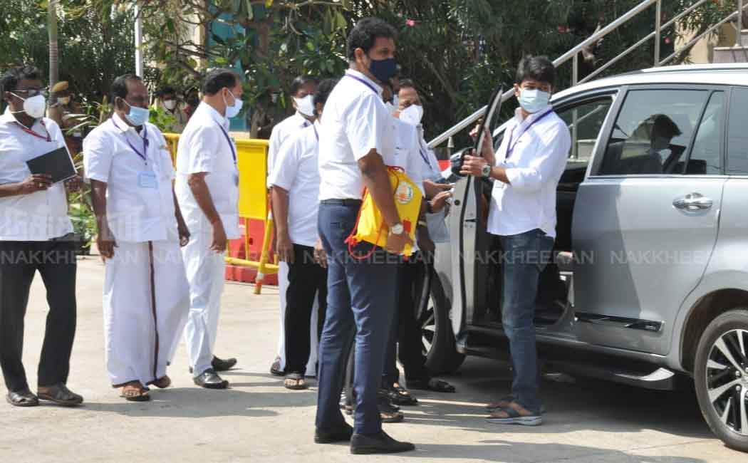 The MLA who went to the assembly meeting with a yellow bag and raised awareness