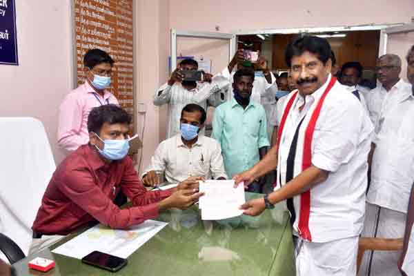 AIADMK candidate involved in an argument with an election official