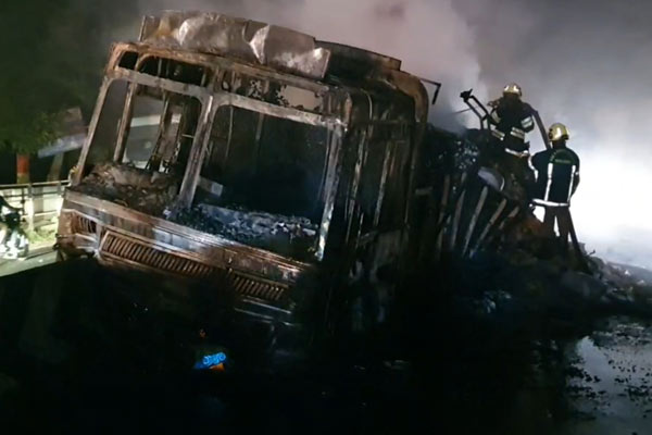 Lorry catches fire after hitting roadblock