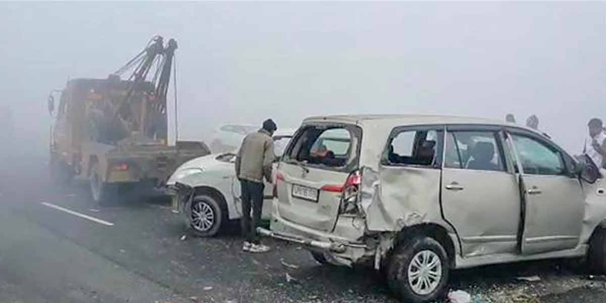 heavy snowfall; More than 15 vehicles accident