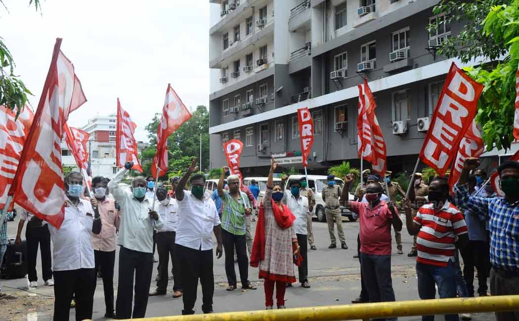 Railway stafs against Privatization