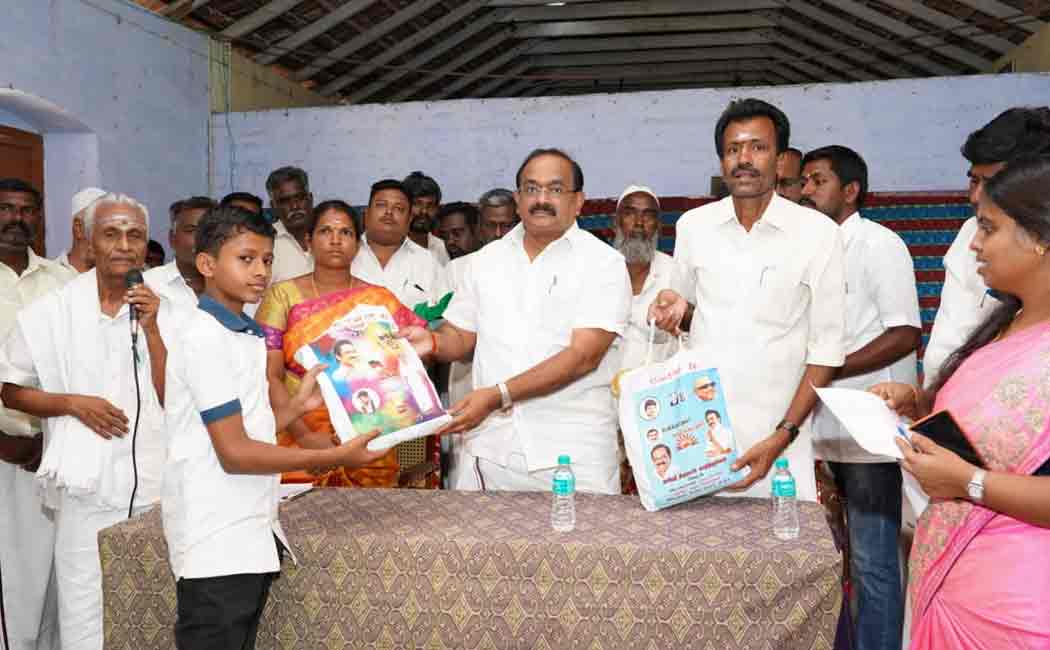A prize of 10 lakhs for a panchayat without oak trees! - Minister Chakrapani