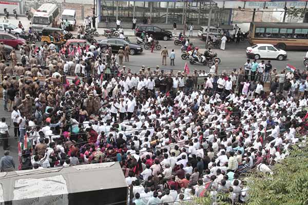 Mrs. Subramaniyan led by DMK leader road strike