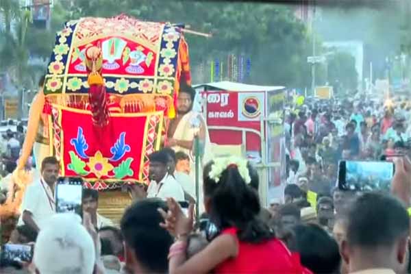 Counter service to the Kallazhaks Madurai in festive mood!