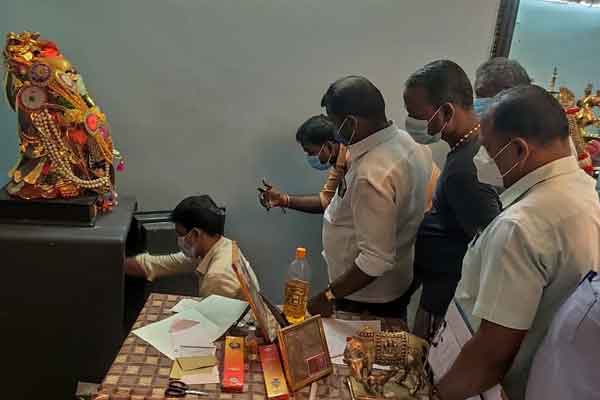 8 police, 30 days, an iron box; Police shocked when opened ..!