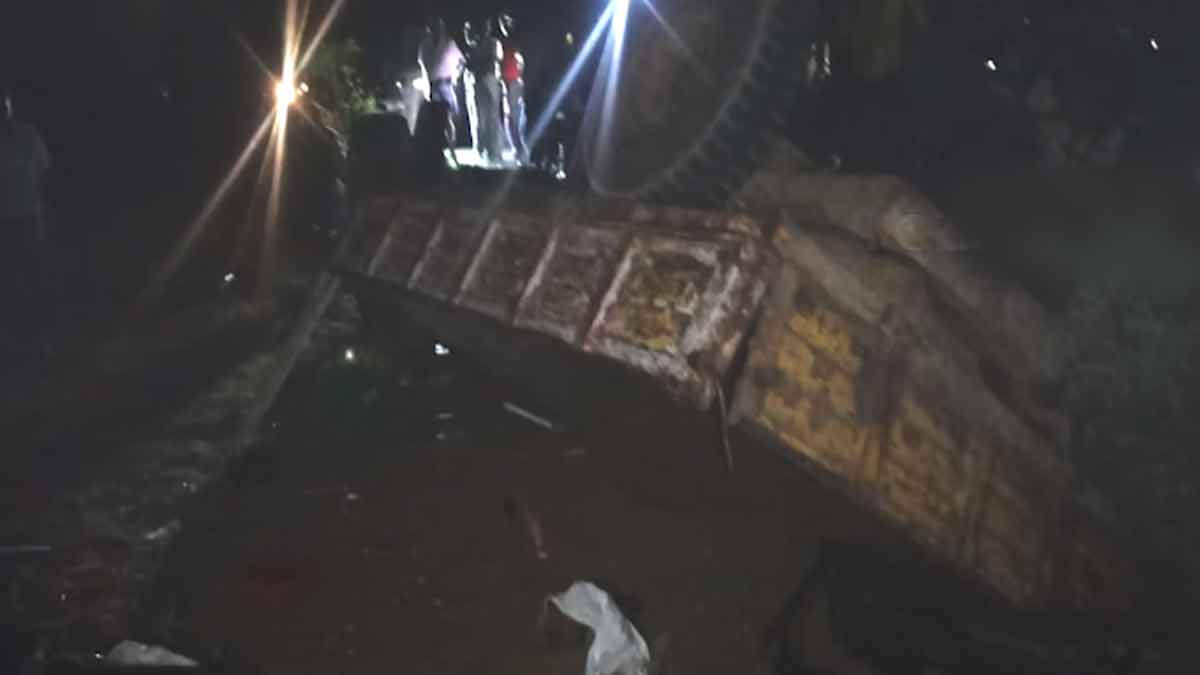 Tractor overturn accident; 3 people lost their lives