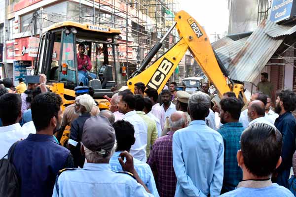 Removal of encroachment shops; Shop owners struggle