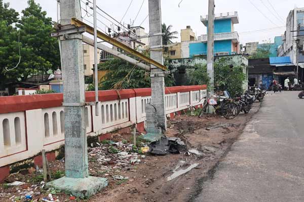 Drunk driver crashes car into transformer