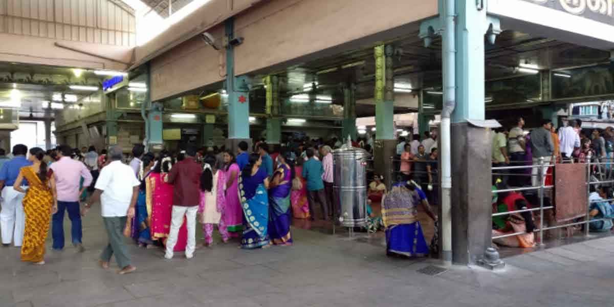 No more than 10 people are allowed in temple weddings