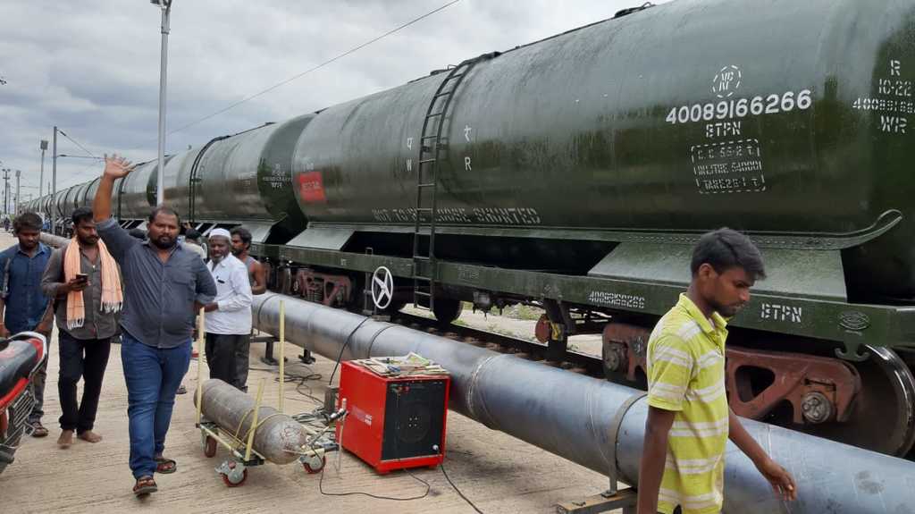 Cauvery water coming to Chennai by train - Chennai's thirsty solve... Vellore people thirsty?