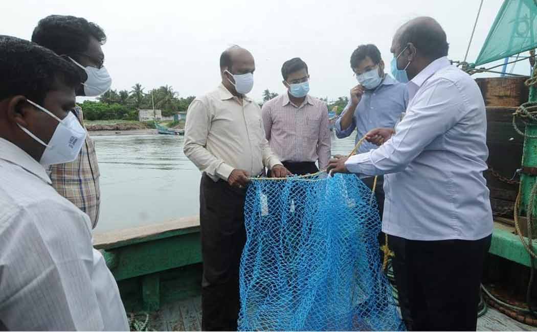 Are fishing regulations being violated? Collector who went to sea and inspected