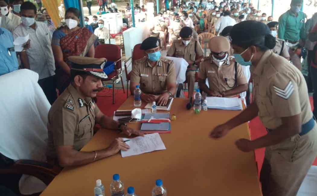 Tamil Nadu DGP who suddenly entered the police station and inspected ... CCTV footage released!