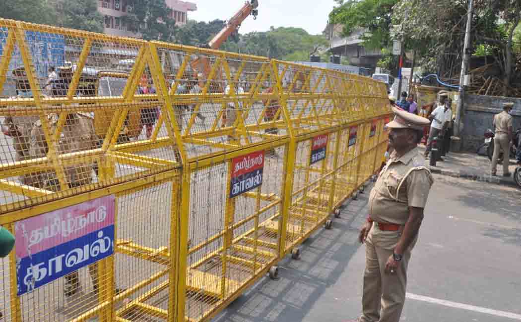 people who tried to besiege! Detained police!