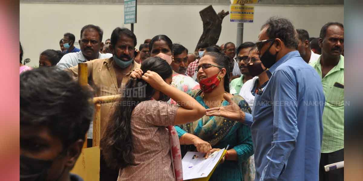 Students Preparing for NEET (Photos)