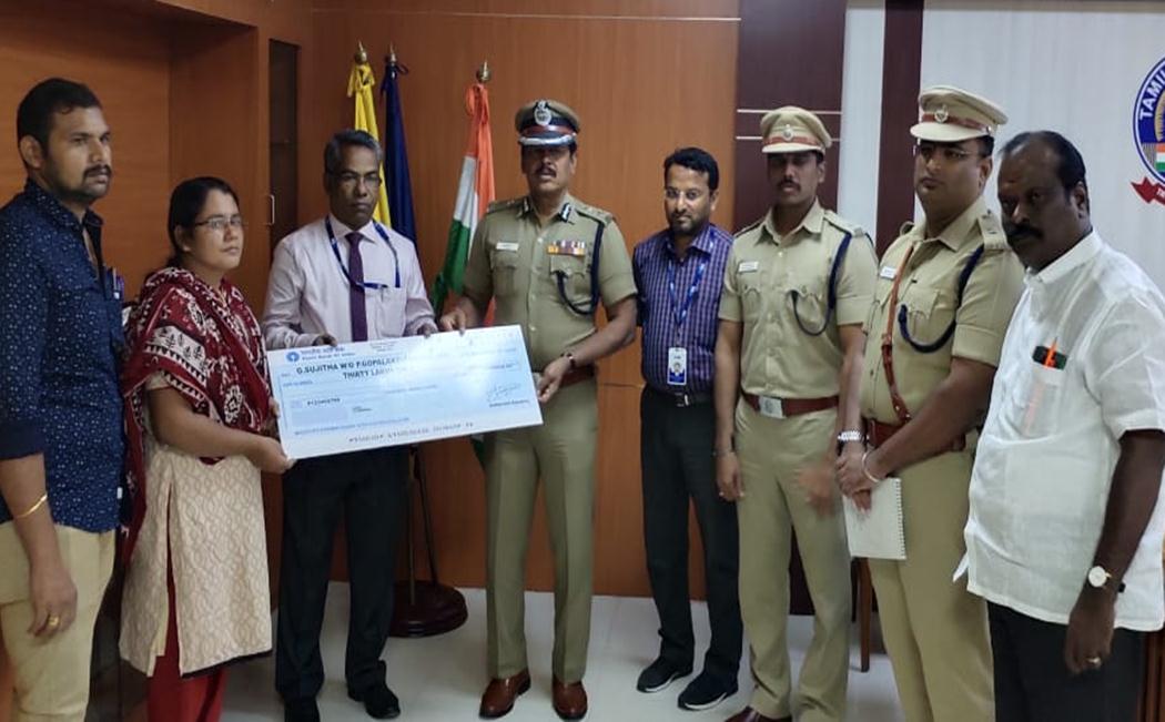 30 lakh checks paid to police families