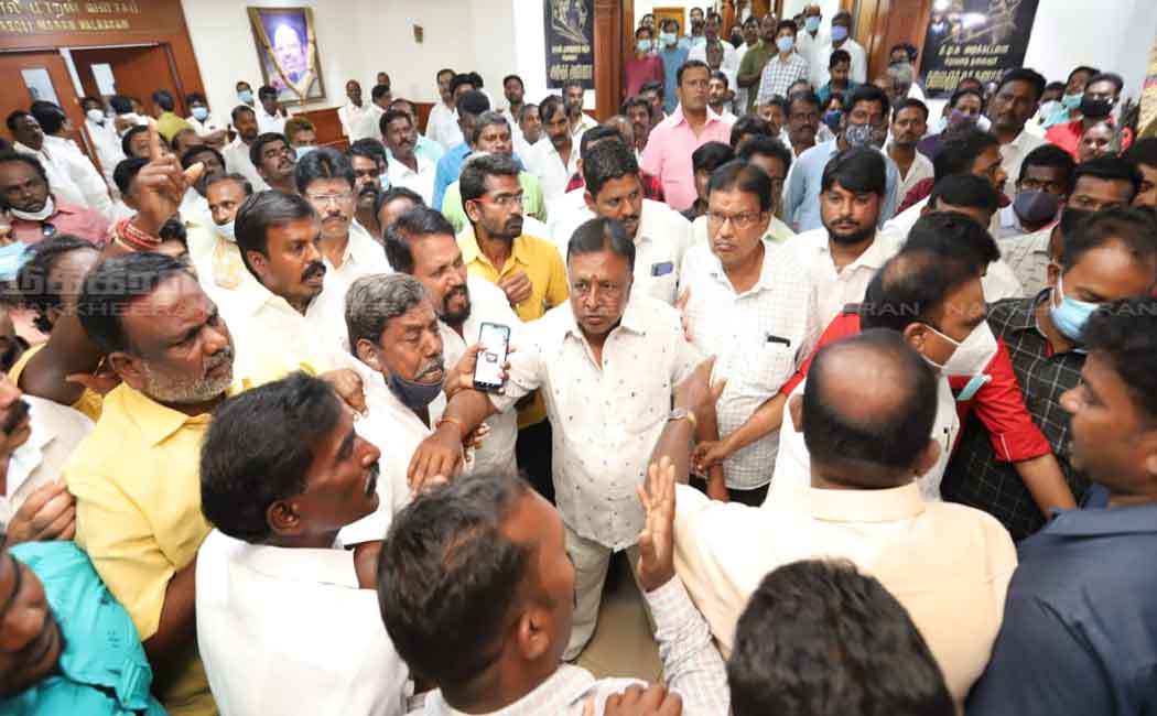 dmk volunteers struggle in arivalayam