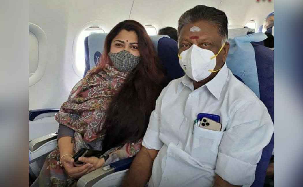 O.P.S. - Khushboo as a same airplane