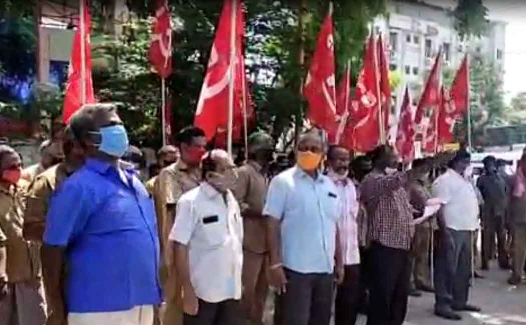 “Auto drivers should be given Rs 7500” - unions involved in struggle