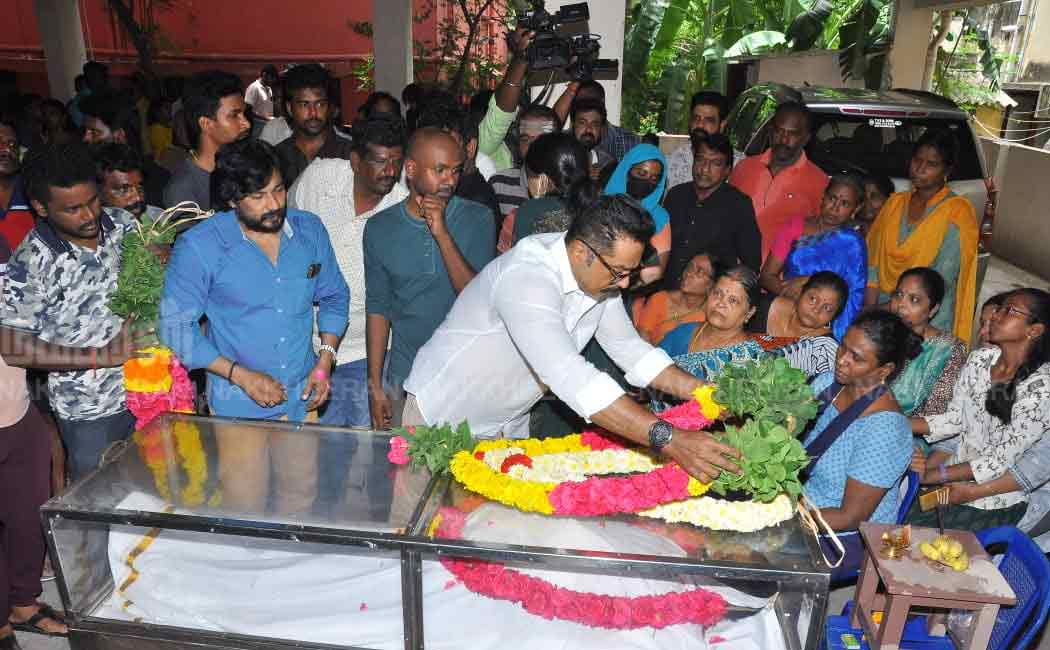 Actor and Director Marimuthu's Last Tribute (Pictures)
