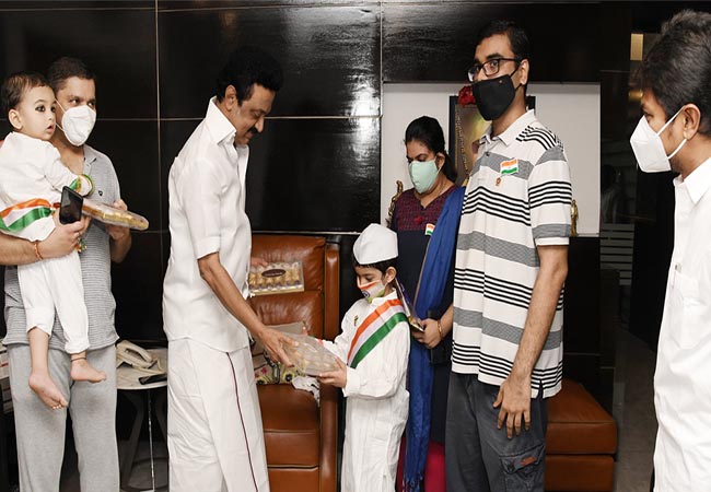 Families celebrating Independence Day The Chief Minister called and congratulated him