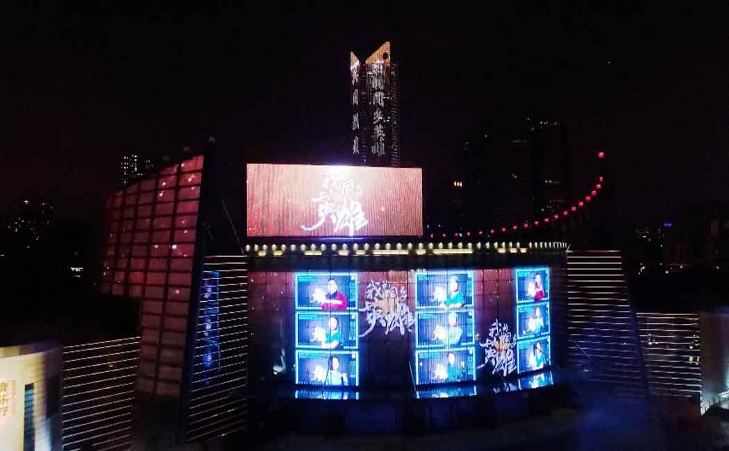 50,000 LED screens in 18 cities light up to salute medical workers in china