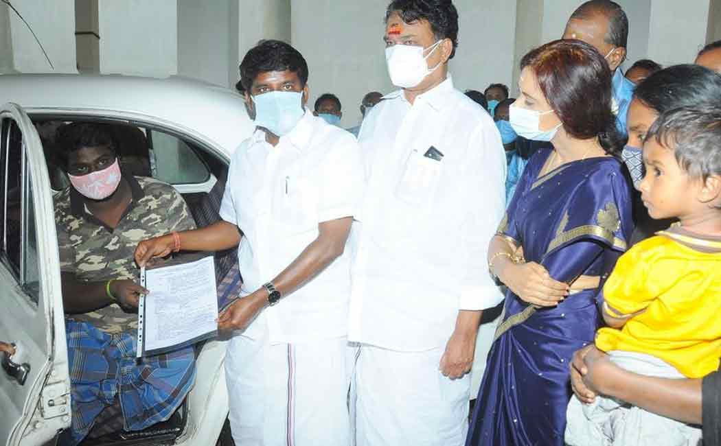 Minister Vijayabaskar gave the order to build a government green house to puthukottai youth raja