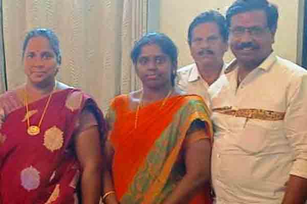 Who is the Mayor of Arcot? Is the DMK leader independent against the DMK candidate?