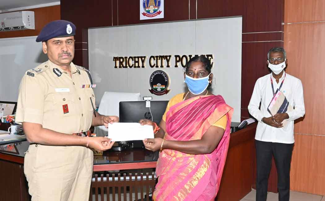 Commissioner of Police pays relief to families of late officers