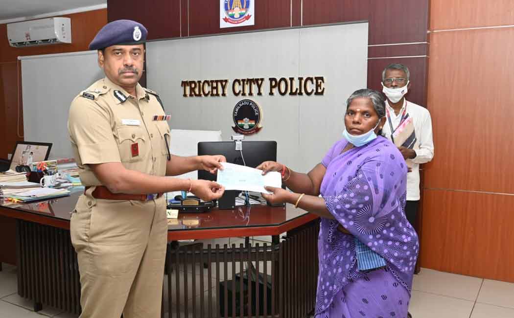 Commissioner of Police pays relief to families of late officers