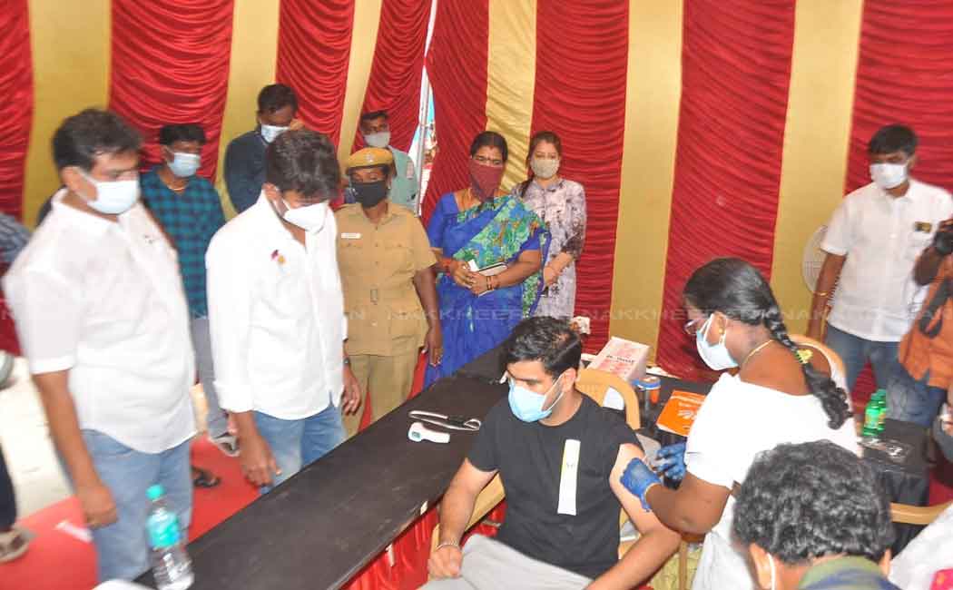 Udayanithi Stalin attends corona vaccination camp