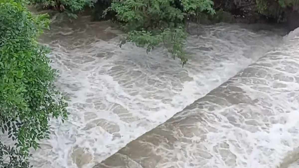 Heavy rain continues; Mullaperiyar River roars
