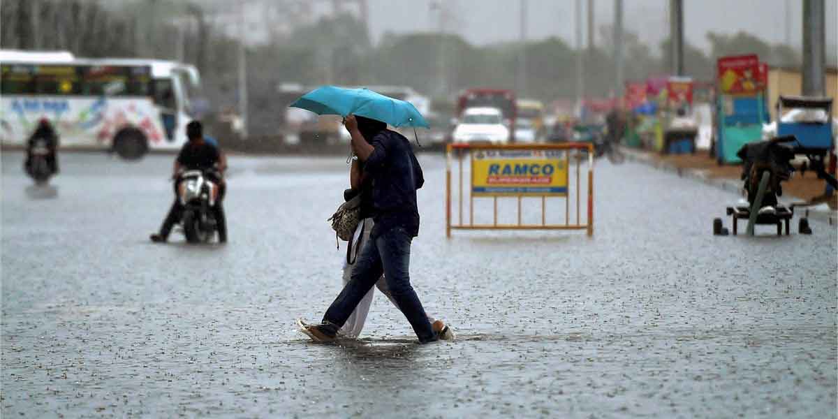 Moderate rain with thunder during next 3 hours; Meteorological Center information
