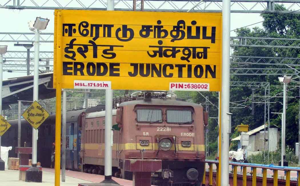 teenager fell from the stairs in a moving train