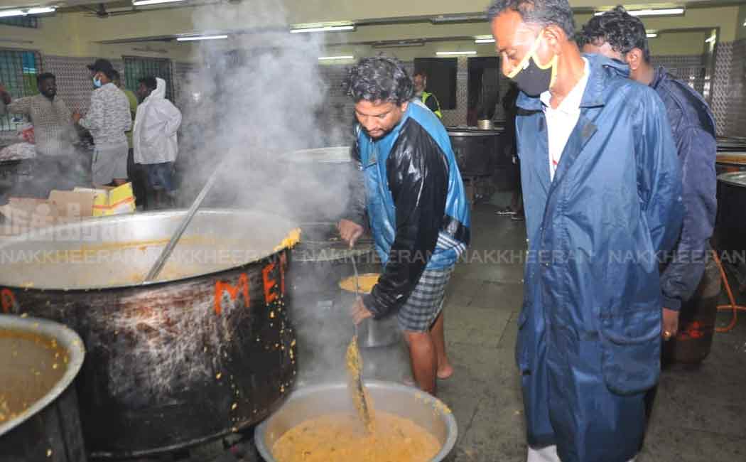 Officials feeding the affected people