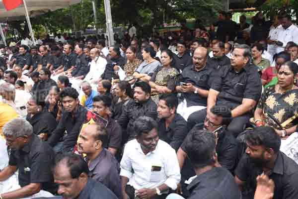 AIADMK struggle against Tamil Nadu government