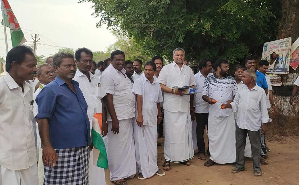 Karti Chidambaram MP celebrates Congress' victory in Karnataka by giving sweets