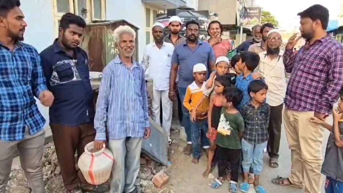 'No drinking water for 8 months' - Councilor protests with empty jugs