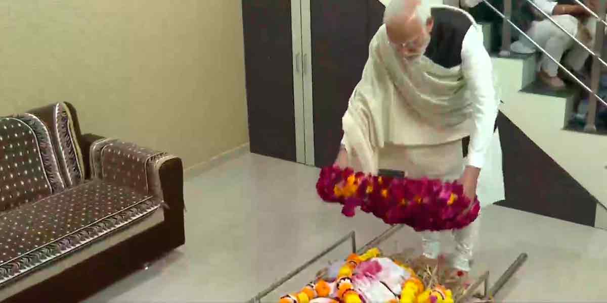 Mother's Funeral; Modi carrying the body