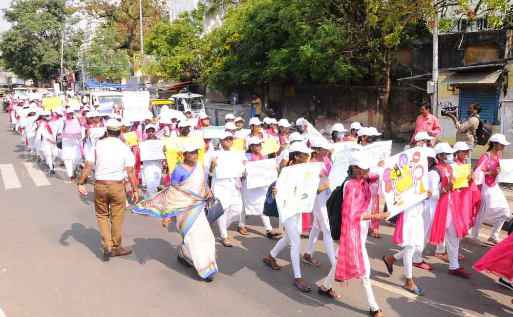 queens maris college students rally for traffic awareness