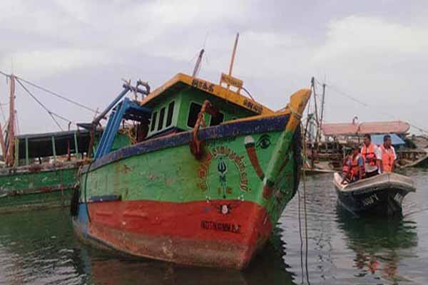 Rameshwaram 10 fishermen arrested by sri lankan navy