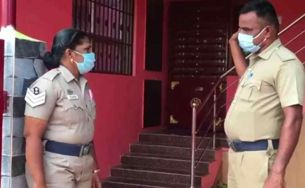 Humanitarian action of the police couple ..! Public, high officials praise ..!