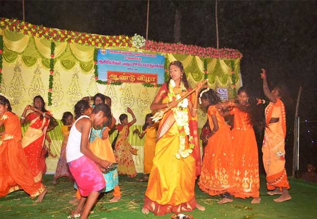 school annual day students dance peoples in pudukkottai district