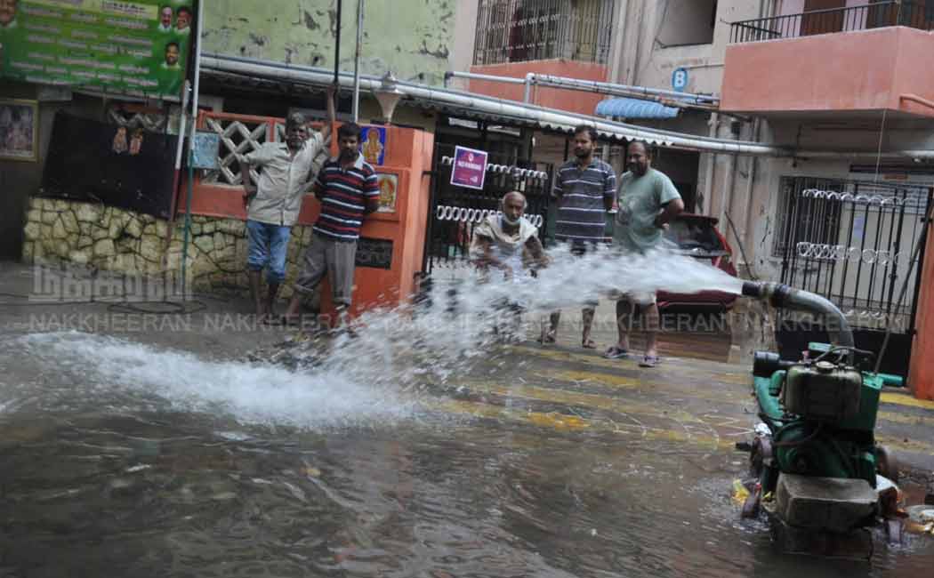 The public together disposed of the rainwater!