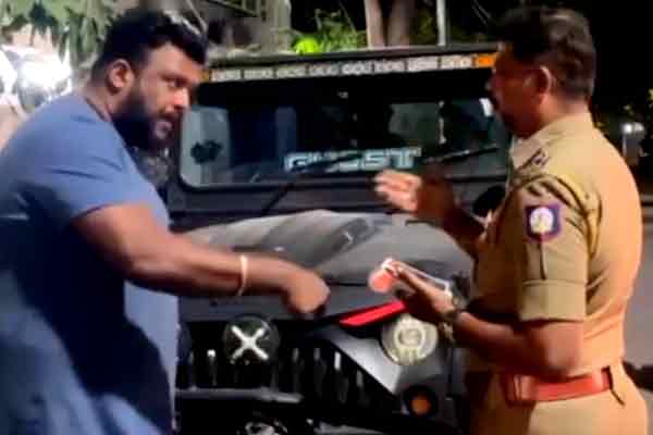 trafic police versus car driver inciednt due analyiser problem