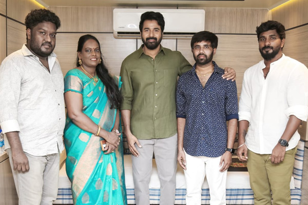 sivakarthikeyan released the first look poster of robber movie