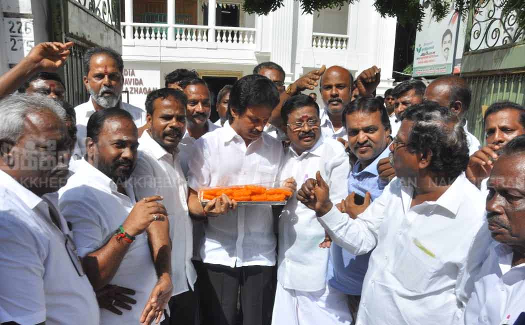 AIADMK party workers celebrate with sweets (Pictures)